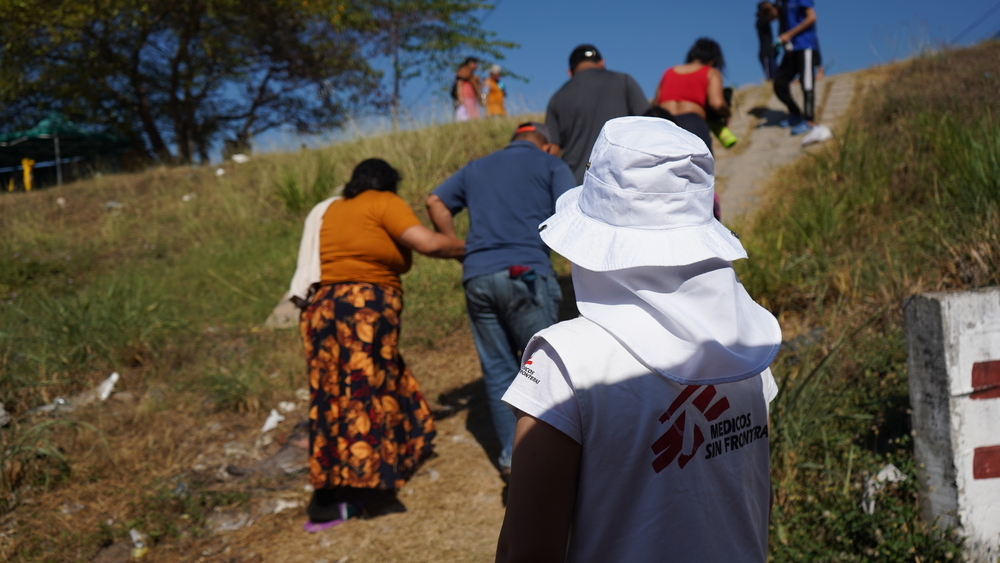 Nuestros equipos brindan ayuda a migrantes en la frontera